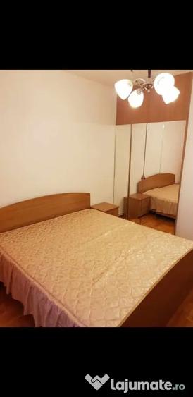 Apartament cu 3 camere decomandat în Calea București