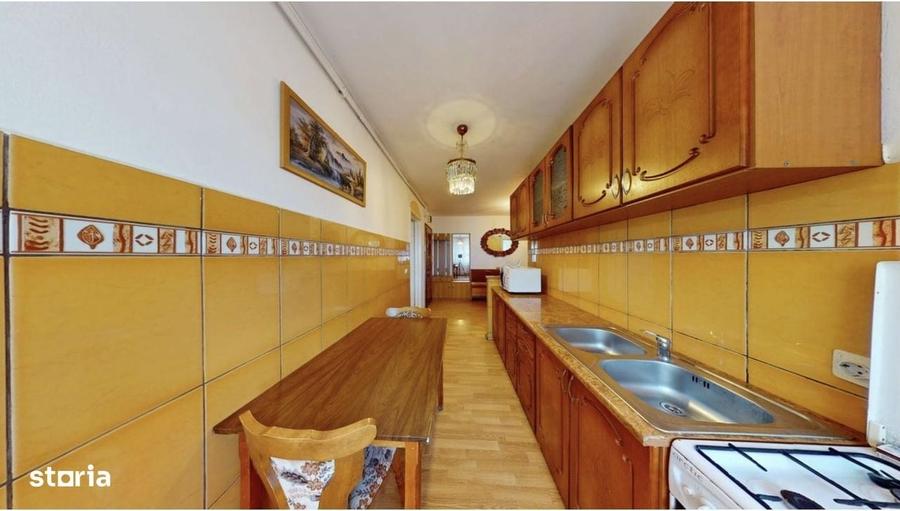 Apartament cu 3 camere decomandat în Vasile Aaron