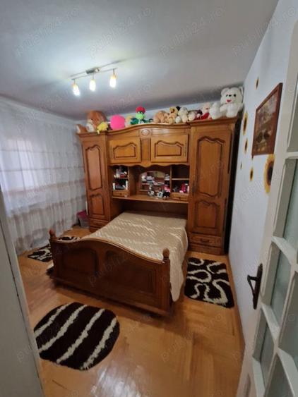 Apartament cu 4 camere decomandat în Central