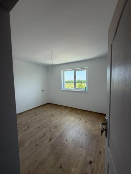 Casă cu 5 camere cu Teren 307 Mp în Malu Mare