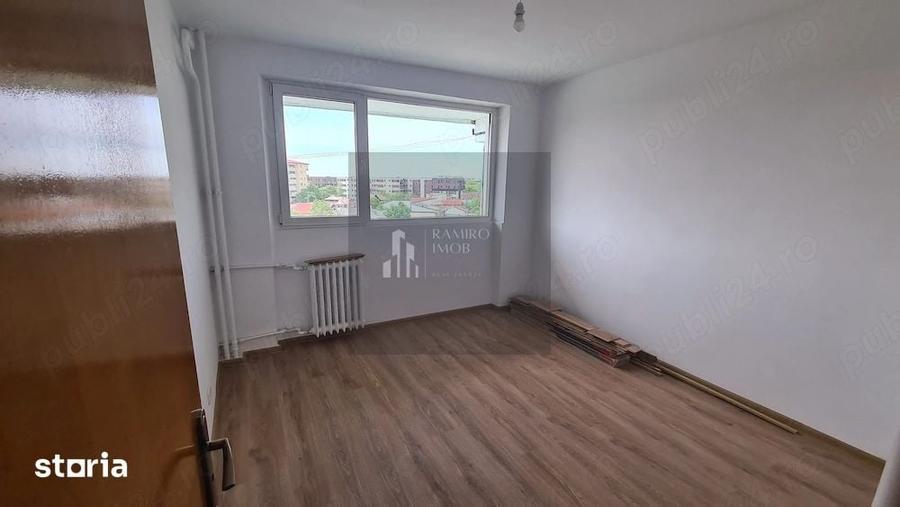 Apartament cu 3 camere decomandat în Drumul Taberei