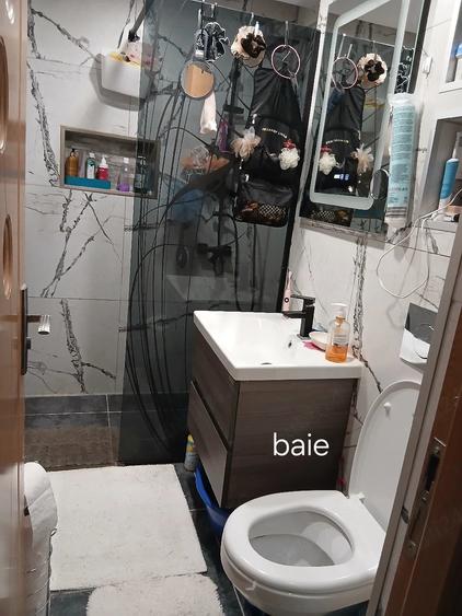 Apartament cu 3 camere semidecomandat în Micro 4