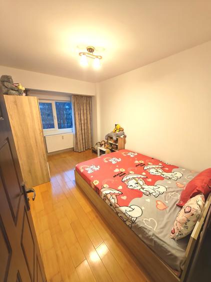 Apartament cu 3 camere semidecomandat, mobilat în Doamna Ghica