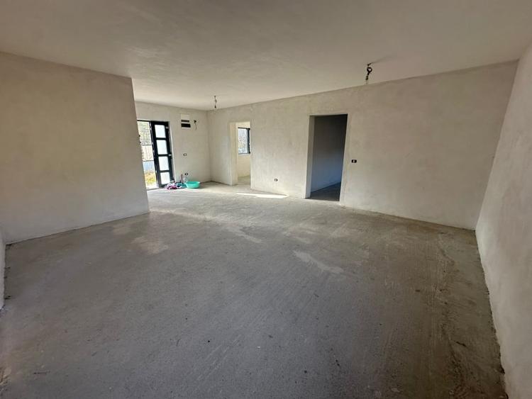 Casă individuală cu 3 camere cu Teren 450 Mp în Ampoița