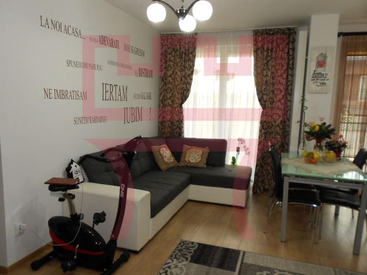 Apartament cu 2 camere semidecomandat, mobilat în Central — fotografia 2