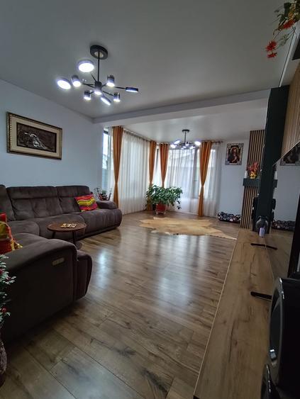 Casă cu 4 camere cu Canalizare în Nord