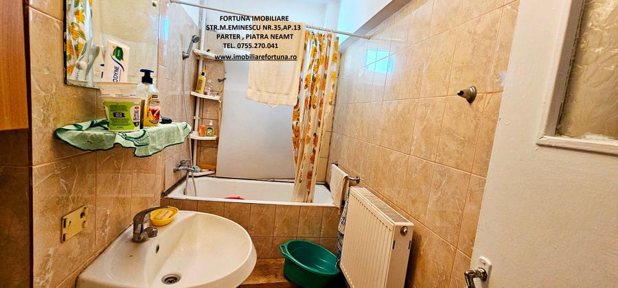 Apartament cu 3 camere semidecomandat în Dărmănești