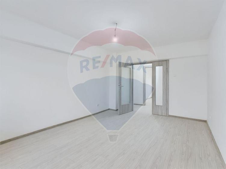 Apartament cu 4 camere decomandat în Centrul Civic