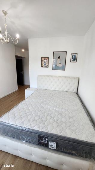 Apartament cu 3 camere semidecomandat în Dâmbul Rotund