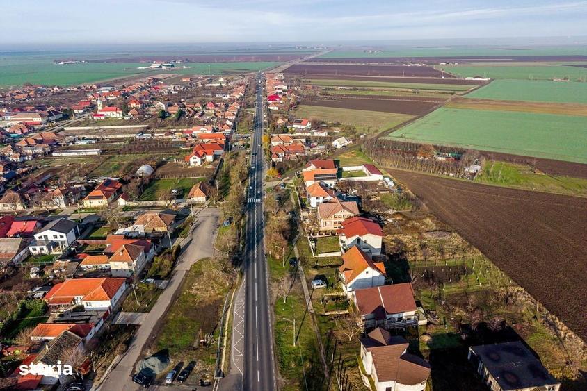 Casă cu 4 camere în Zimandu Nou