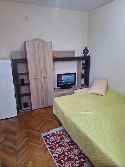 Garsonieră decomandată în Baba Novac