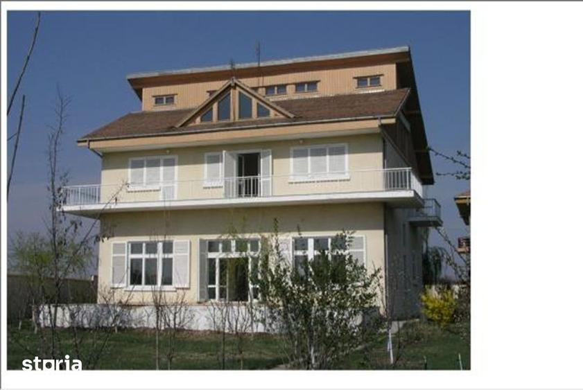 Casă cu 8 camere cu Teren 2651 Mp în Gruiu