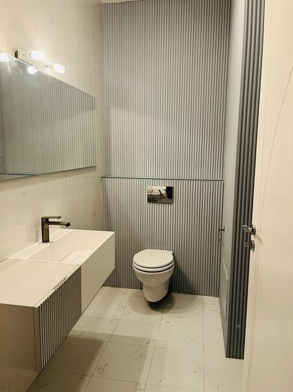 Apartament cu 5 camere decomandat în Primăverii