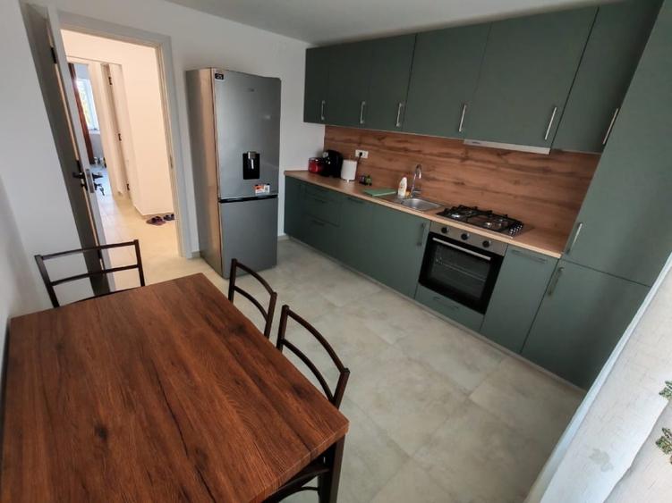 Apartament cu 3 camere decomandat, mobilat în Lumina