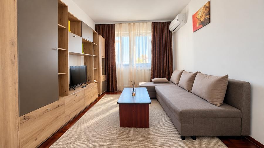 Apartament cu 3 camere semidecomandat în Olimpia-Stadion