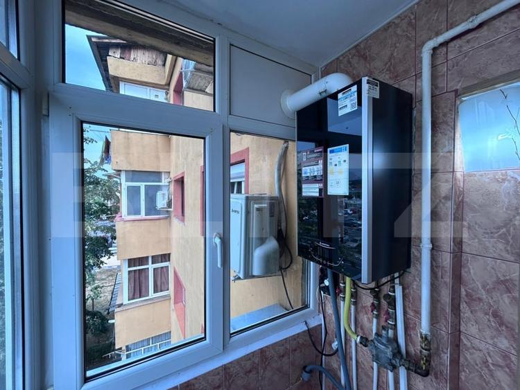 Apartament 2 camere decomandat-Peste strada de Mall, etaj 3 - 2