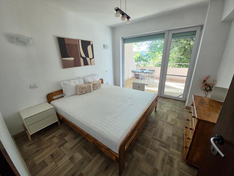 Apartament cu 2 camere decomandat, mobilat în Sat Vacanță