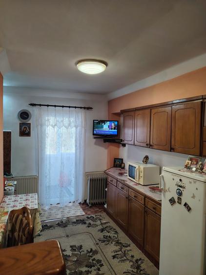 Apartament cu 3 camere decomandat în Drumul Carului