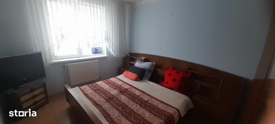 Apartament cu 4 camere semidecomandat în Rahova