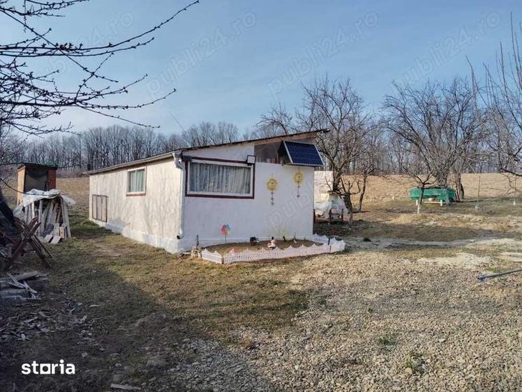 Casă cu 2 camere cu Teren 105 Mp în Stănița
