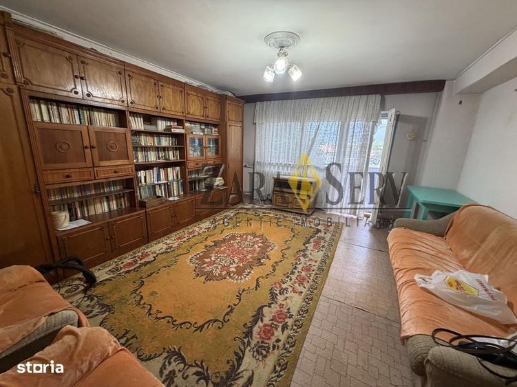 Apartament cu 3 camere decomandat în Central