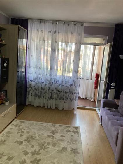 Apartament cu 2 camere decomandat, mobilat în Titan