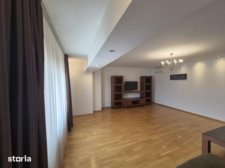 Apartament cu 3 camere în Centrul Civic