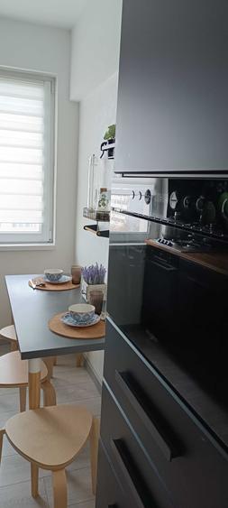 Apartament cu 3 camere semidecomandat în 1 Mai