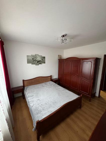 Apartament cu 2 camere semidecomandat în Podu Roș