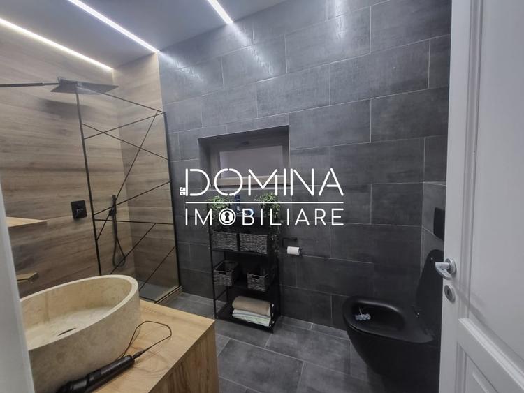 Casă individuală cu 8 camere cu Canalizare în Nord-Est
