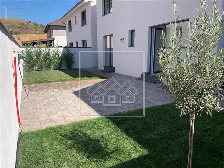 Casă individuală cu 4 camere cu Teren 277 Mp în Gușterița