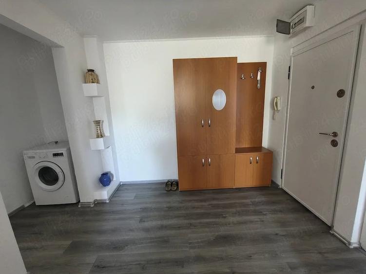 Apartament cu 2 camere semidecomandat în Girocului