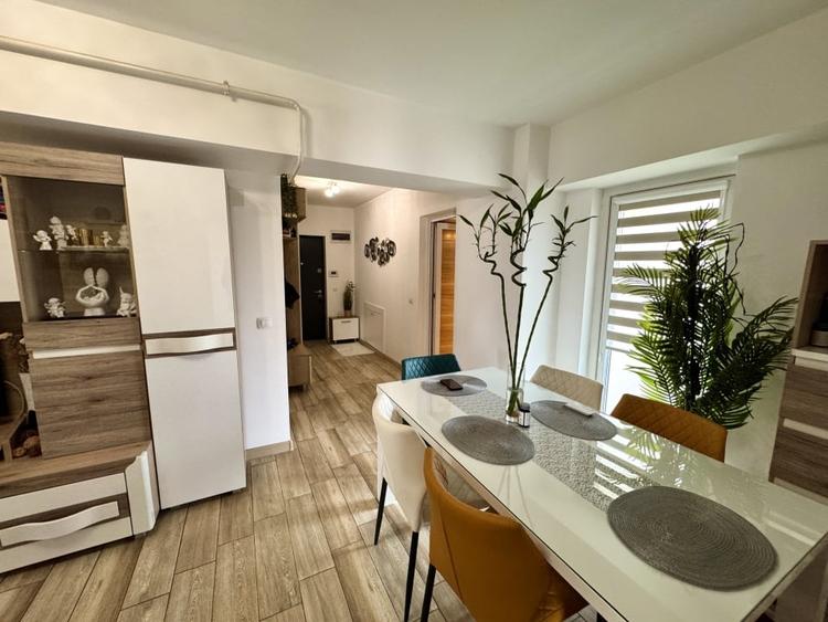 Apartament cu 3 camere decomandat, mobilat în Rovine