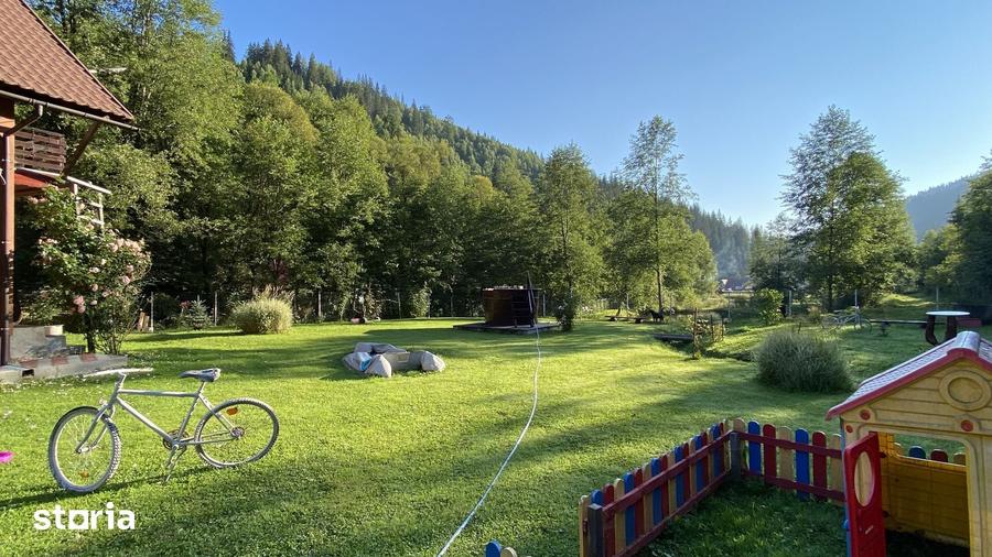 Casă cu 5 camere cu Teren 5500 Mp în Pojorâta