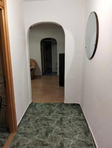 Apartament cu 3 camere semidecomandat în Narcisa