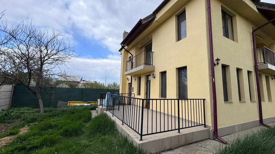 Casă individuală cu 4 camere cu Canalizare în Episcopia Bihorului