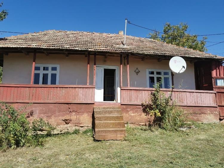 Casă individuală cu 2 camere cu Teren 700 Mp în Dumești