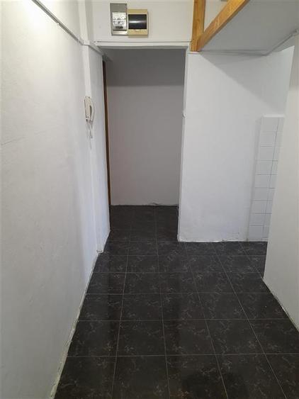 Apartament cu 3 camere semidecomandat în Dacia