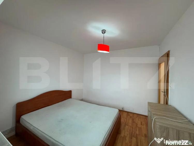 Apartament cu 3 camere decomandat în Sărari
