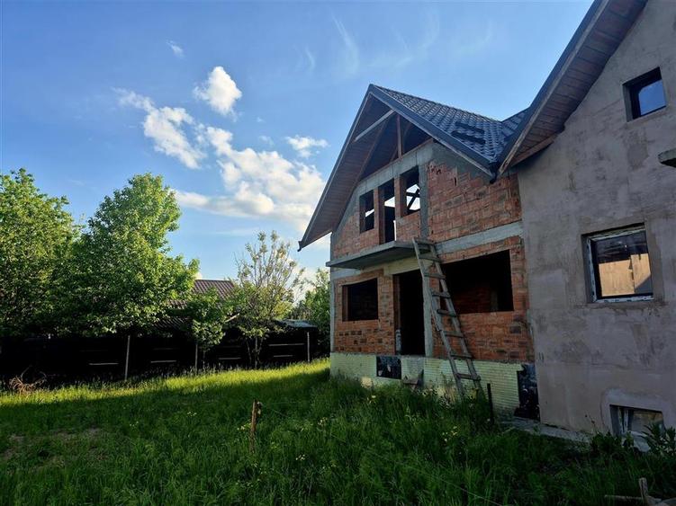 Casa de vanzare cu priveliste frumoasa - 3