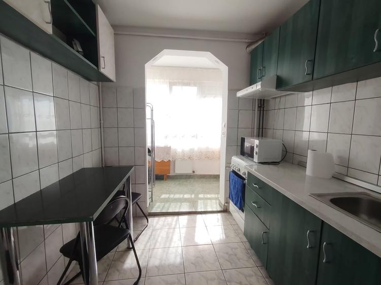 Apartament cu 3 camere decomandat în Titan