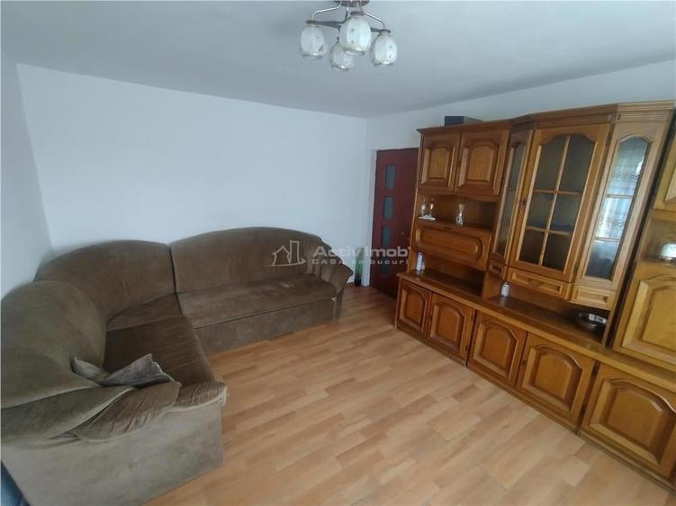 Apartament cu 2 camere nedecomandat, mobilat în Oravița