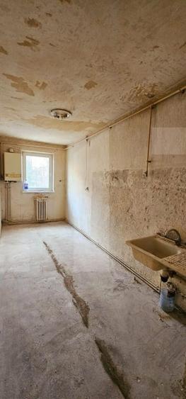 Apartament cu 3 camere decomandat în Simeria