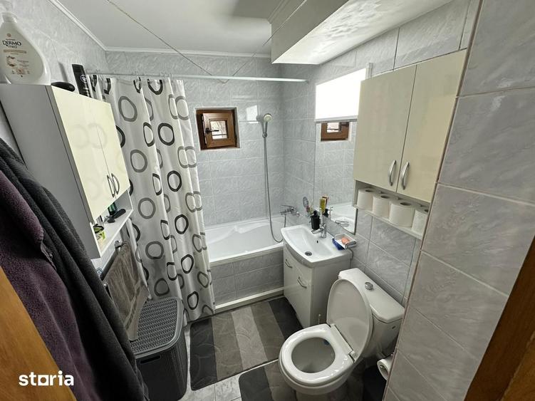 Apartament cu 4 camere decomandat în Nicolina