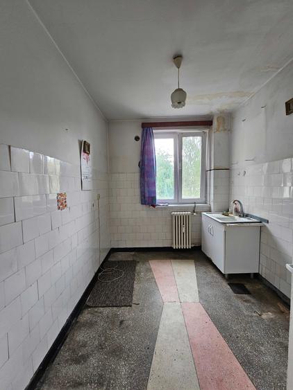 Apartament cu 3 camere semidecomandat în Ultracentral