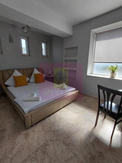 Apartament cu 5 camere decomandat în Unirii