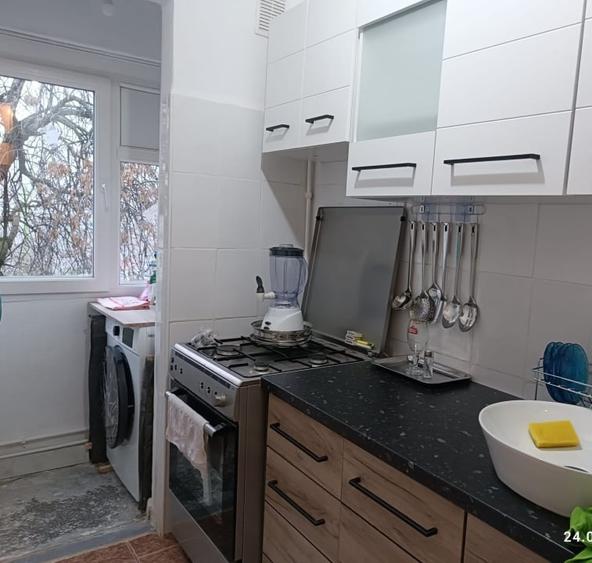 Apartament cu 2 camere semidecomandat, mobilat în Giurgiului
