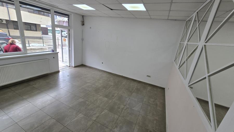 Spațiu comercial, de 56 mp, în Roșu