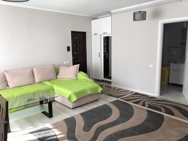 Apartament cu 3 camere decomandat în Florești