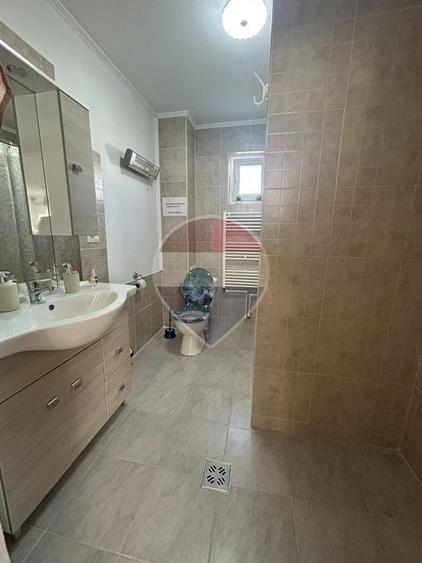 Duplex cu 4 camere cu Teren 500 Mp în Burdujeni